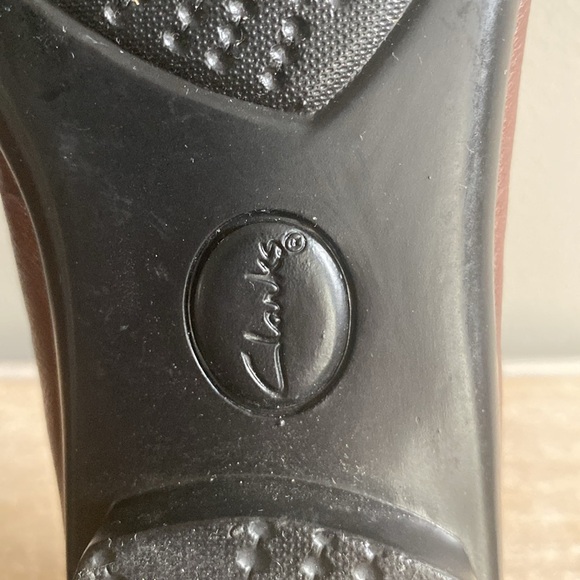 Clarks brown leather flats. Size 7.5. Good condition!!​​​​​​​ - Picture 6 of 7